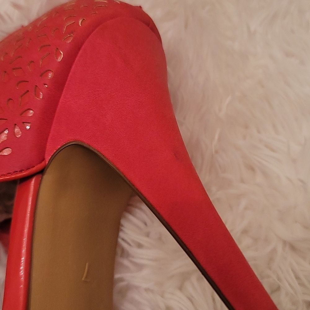 Elle Women's Platform Heels - Picture 15 of 16